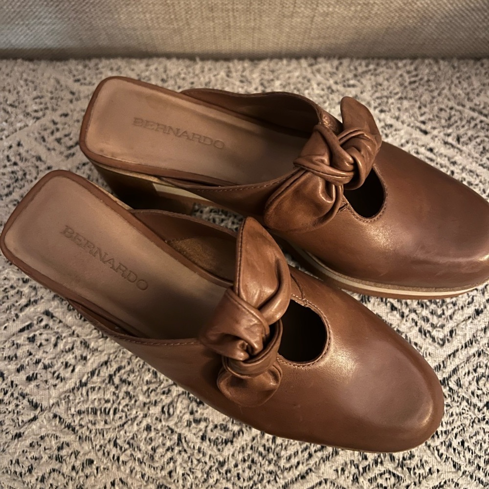 Bernardo clogs, size 7.5. - Picture 2 of 5